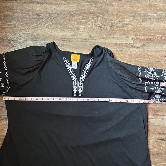 Ruby Rd Woman Black With White Embroidery 3/4 Bell Sleeve Top Size 2X - Picture 9 of 10